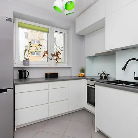 Two-bedroom Apartament Ideal For Families By Renters Apartamento Varsóvia