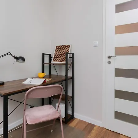 Apartamento Two-bedroom Apartament Ideal For Families By Renters Varsóvia