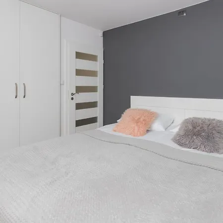 Apartamento Two-bedroom Apartament Ideal For Families By Renters Varsóvia
